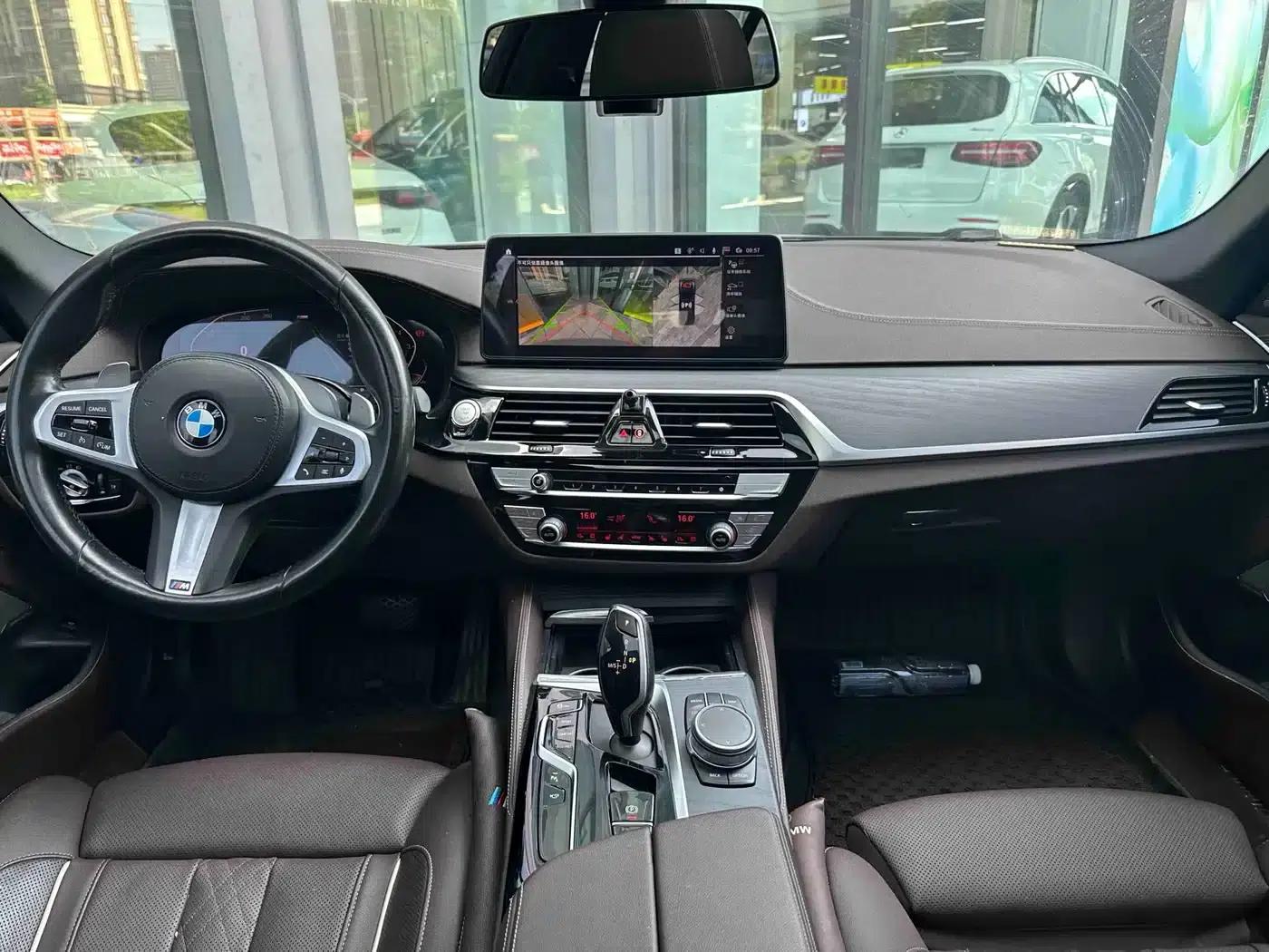 2022 BMW 5 Series 530Li Luxury M Sport Package — миниатюра 11