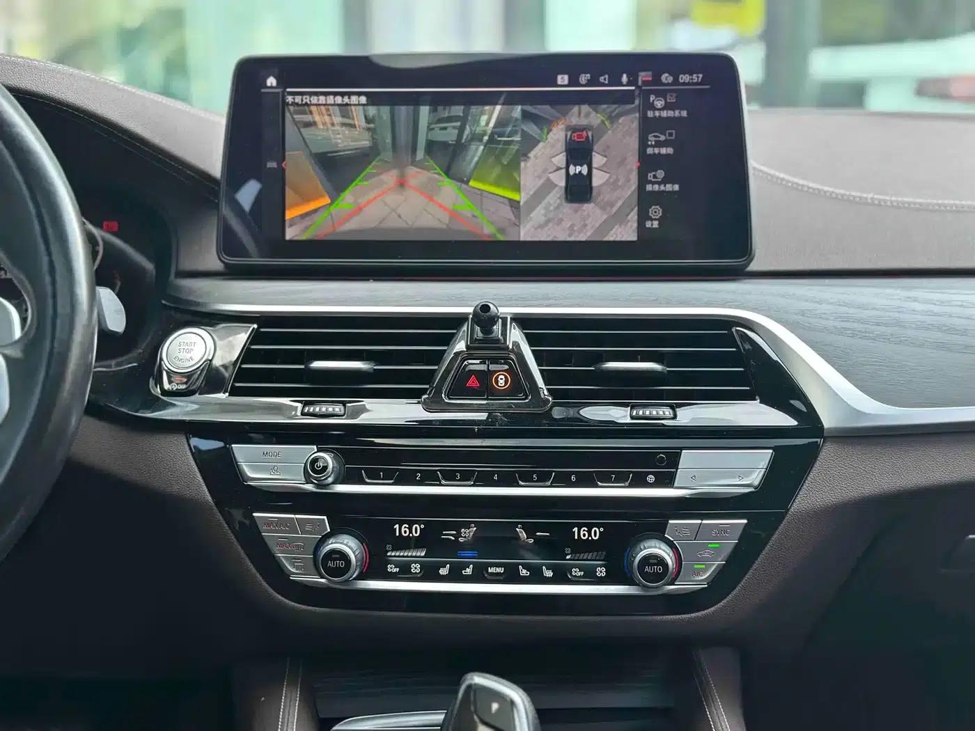 2022 BMW 5 Series 530Li Luxury M Sport Package — миниатюра 12