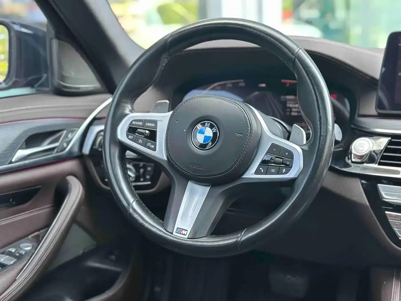 2022 BMW 5 Series 530Li Luxury M Sport Package — миниатюра 13