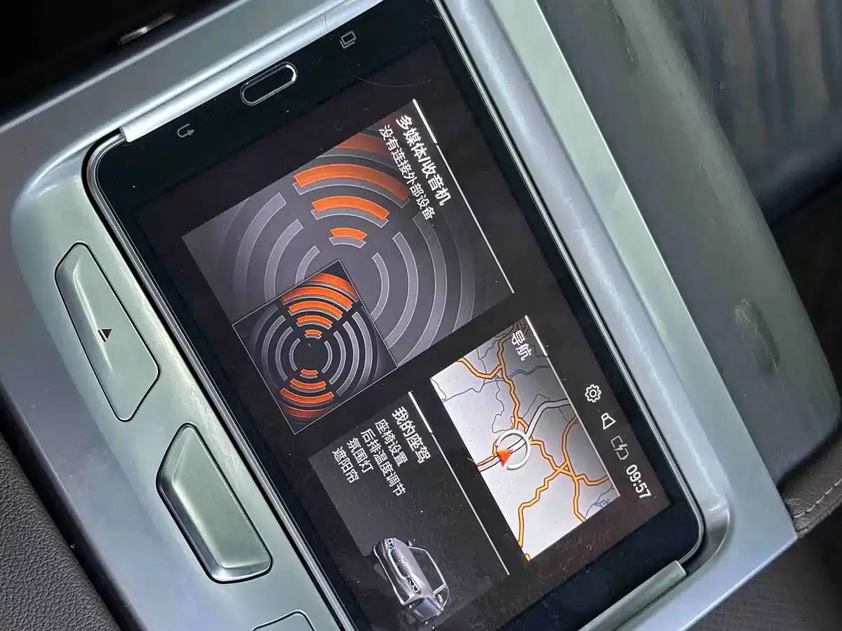 2022 BMW 5 Series 530Li Luxury M Sport Package — миниатюра 14