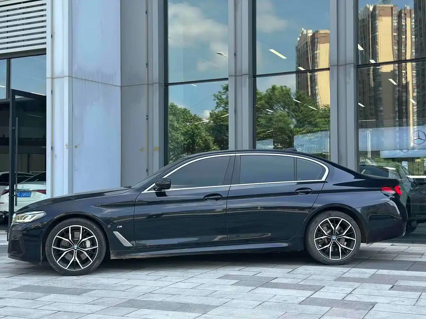 2022 BMW 5 Series 530Li Luxury M Sport Package — миниатюра 7
