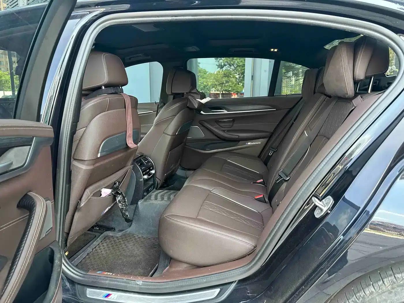 2022 BMW 5 Series 530Li Luxury M Sport Package — миниатюра 9