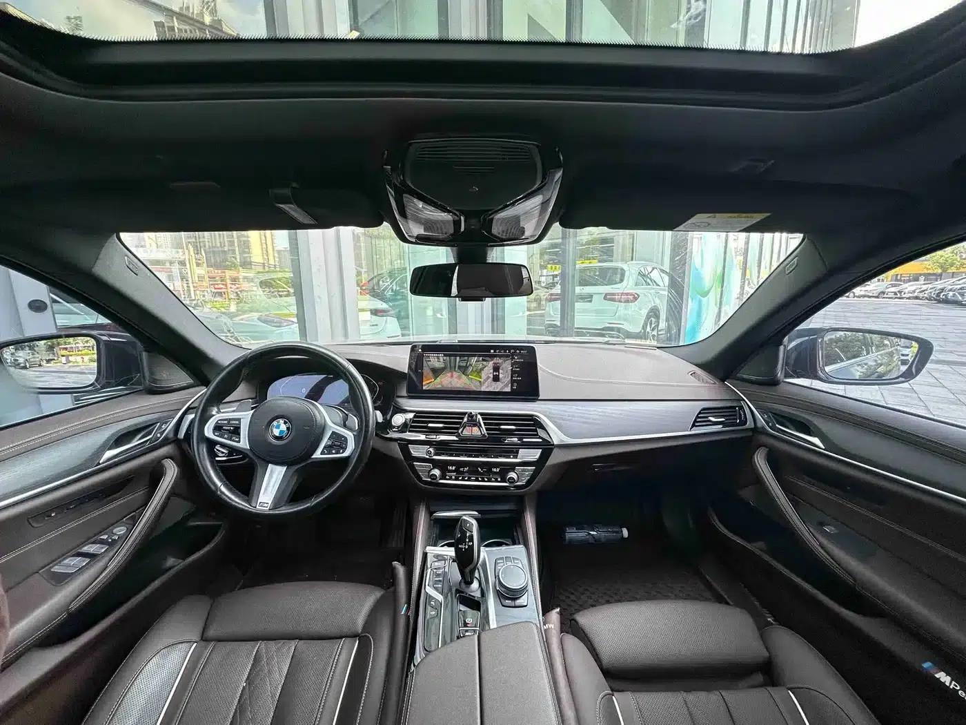 2022 BMW 5 Series 530Li Luxury M Sport Package — миниатюра 10