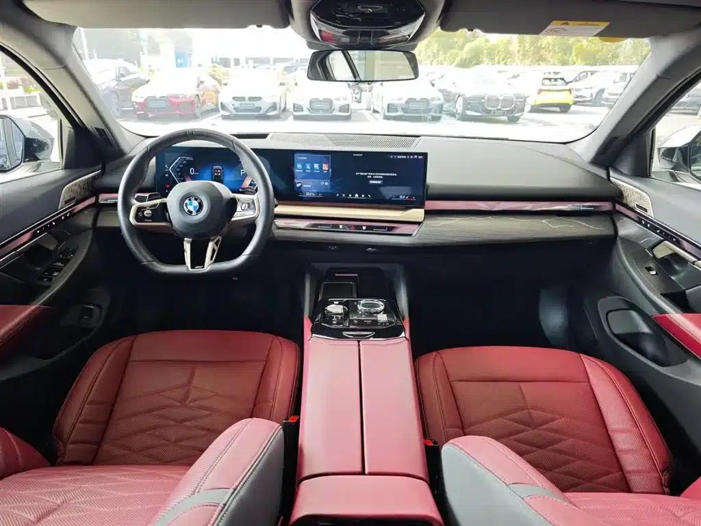 2024 BMW 5 Series 530Li Luxury M Sport Package — миниатюра 14
