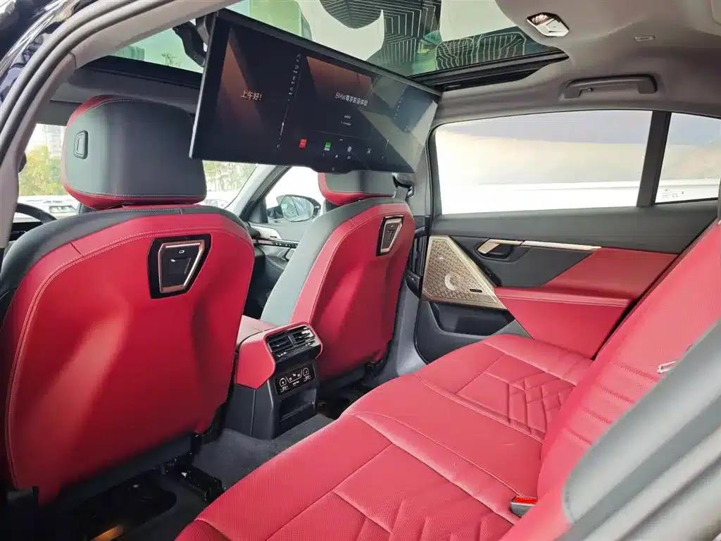 2024 BMW 5 Series 530Li Luxury M Sport Package — миниатюра 15