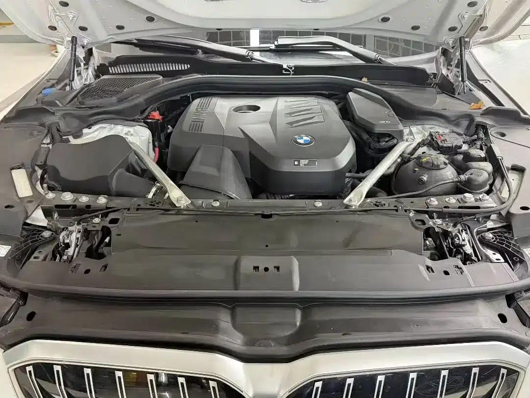 2024 BMW 5 Series 530Li Luxury M Sport Package — миниатюра 3