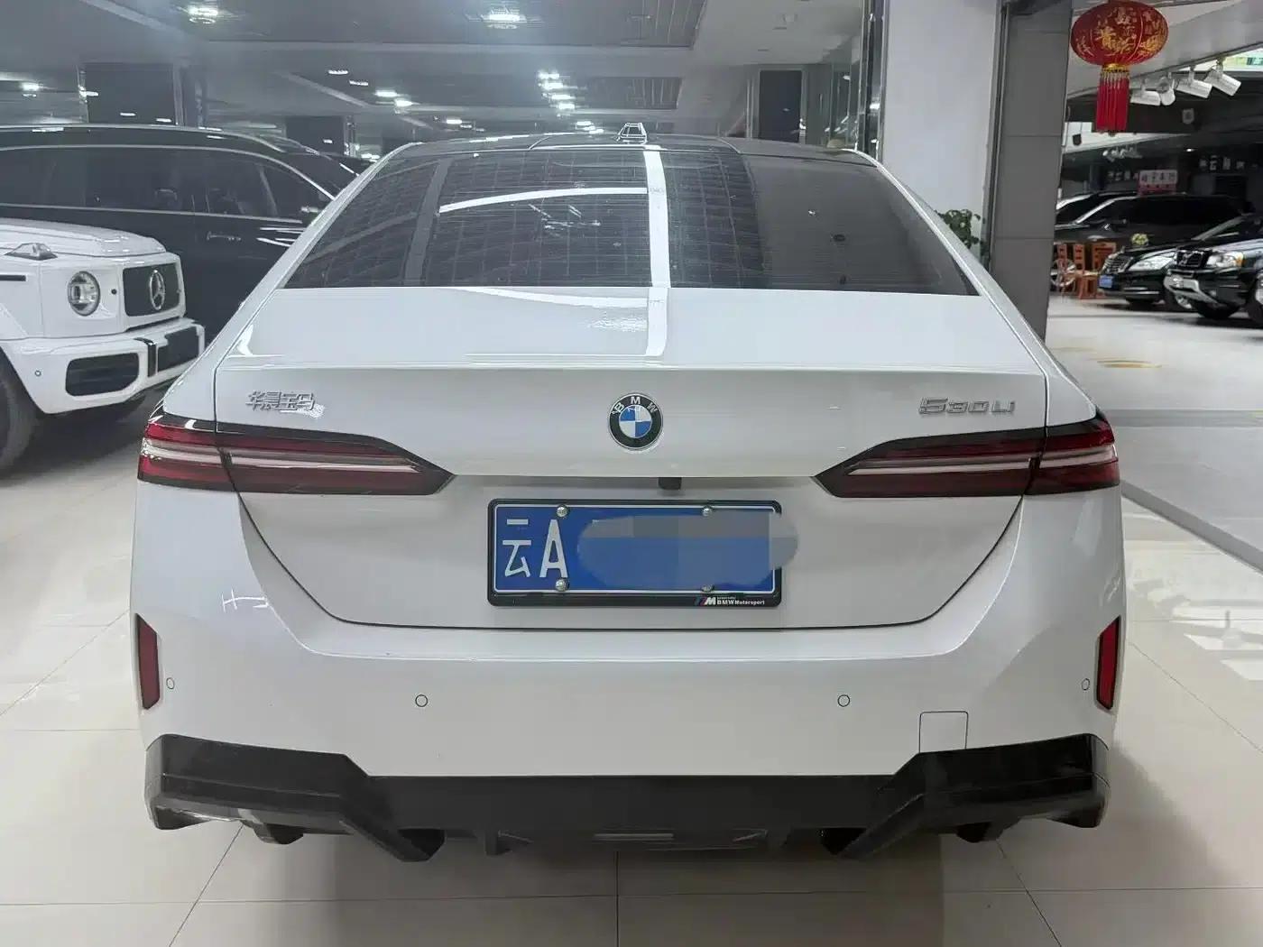 2024 BMW 5 Series 530Li Luxury M Sport Package — миниатюра 4