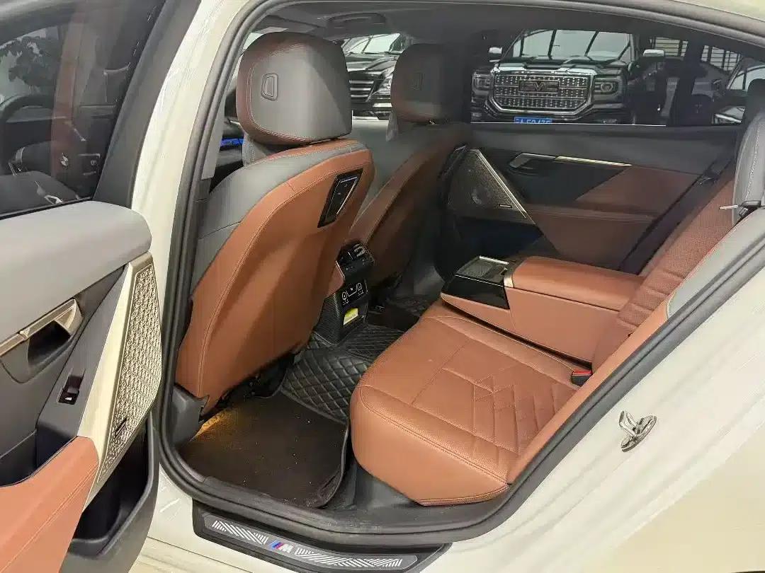 2024 BMW 5 Series 530Li Luxury M Sport Package — миниатюра 5
