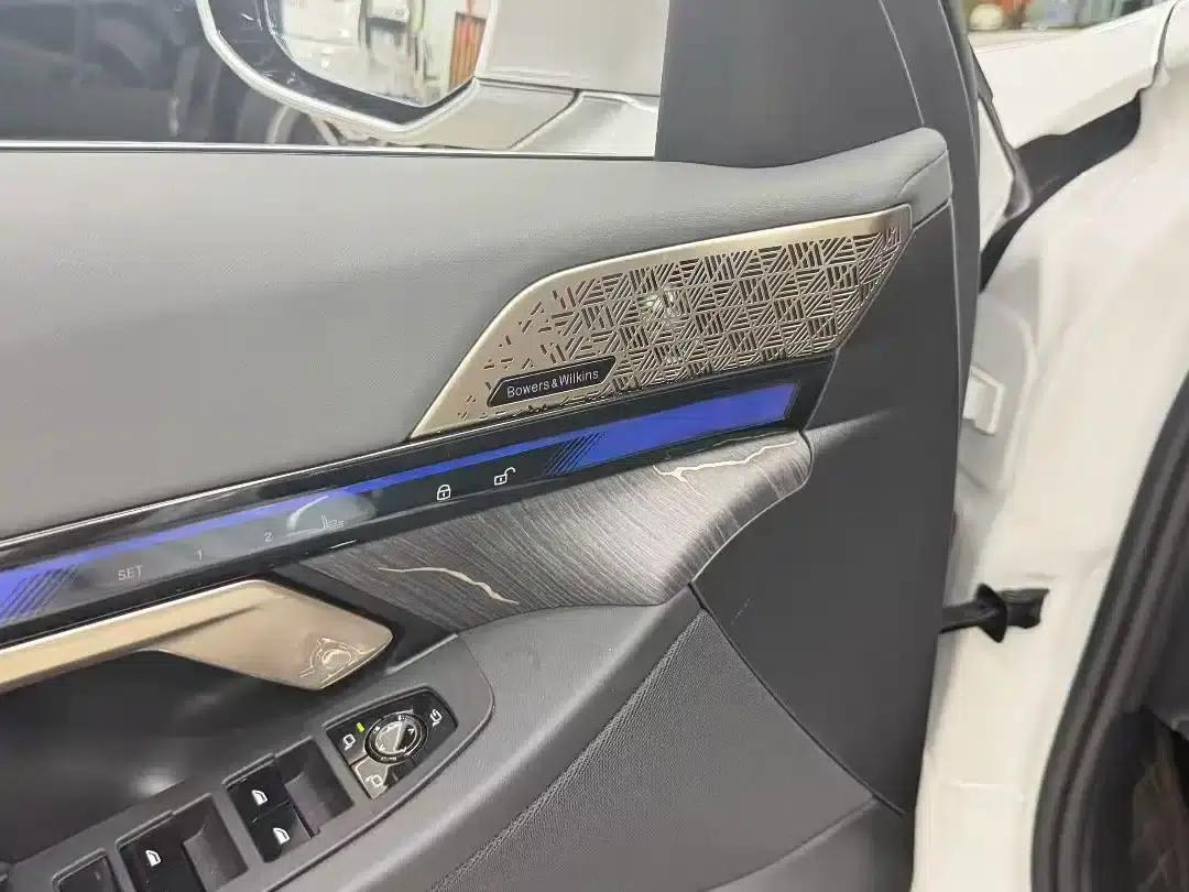 2024 BMW 5 Series 530Li Luxury M Sport Package — миниатюра 7