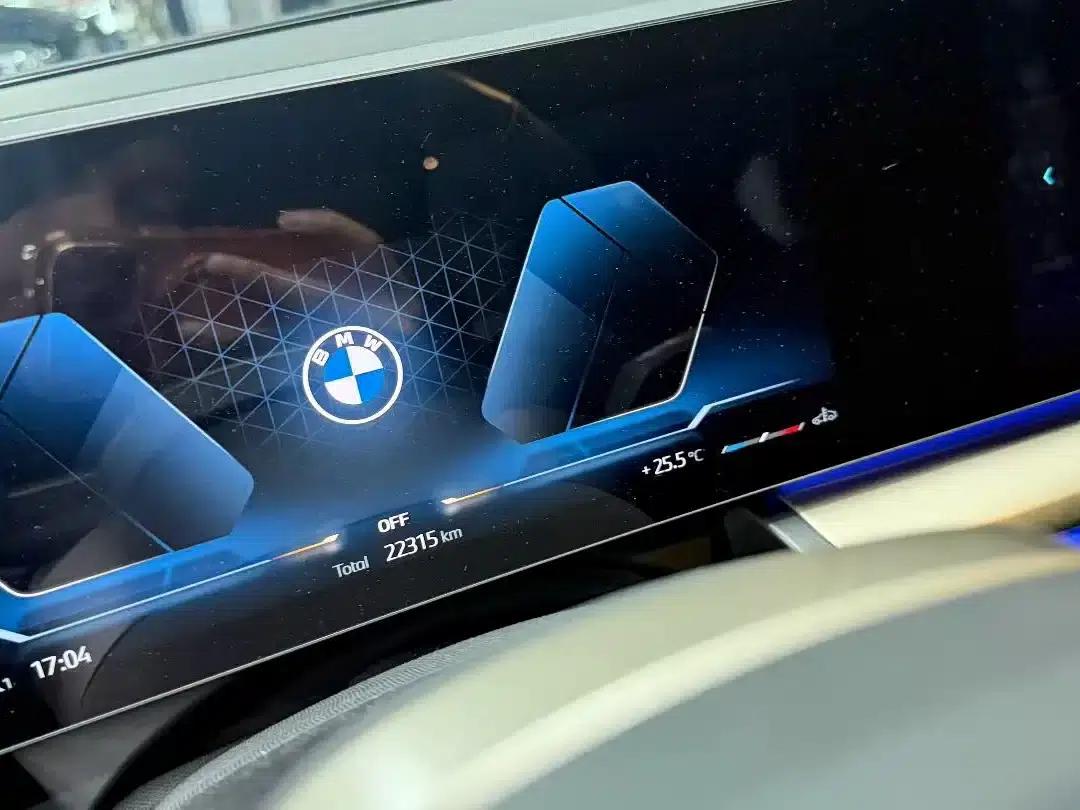 2024 BMW 5 Series 530Li Luxury M Sport Package — миниатюра 8