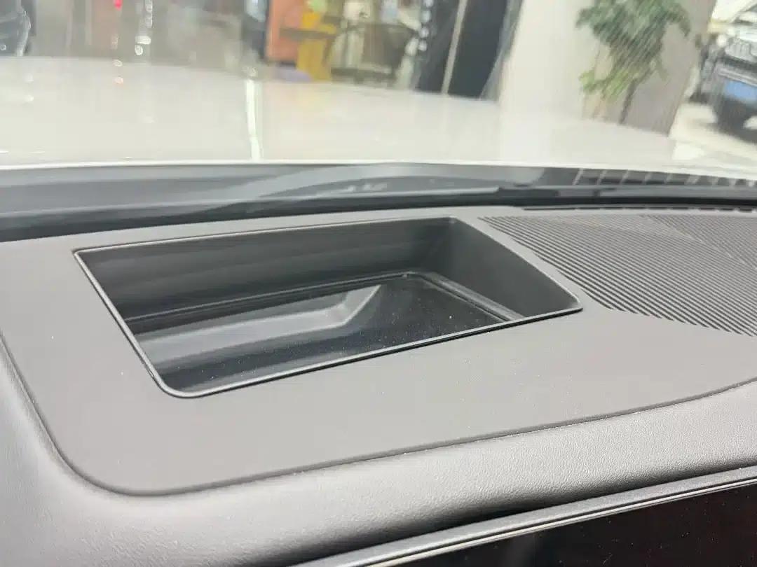2024 BMW 5 Series 530Li Luxury M Sport Package — миниатюра 9