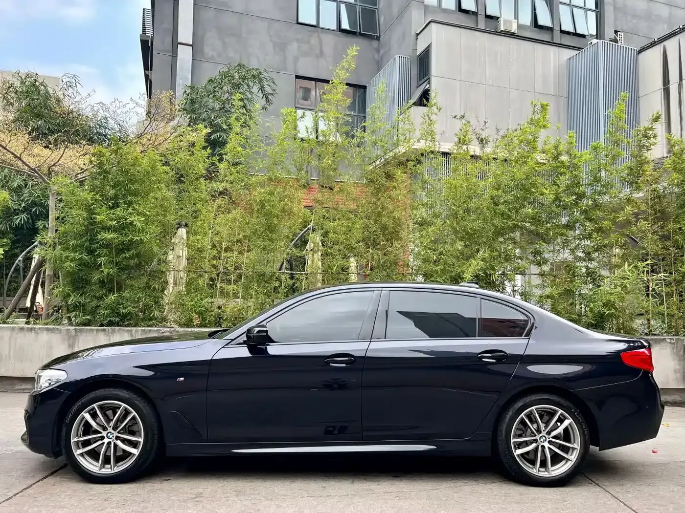 2019 BMW 5 Series Facelift 525Li M Sport Package — миниатюра 3