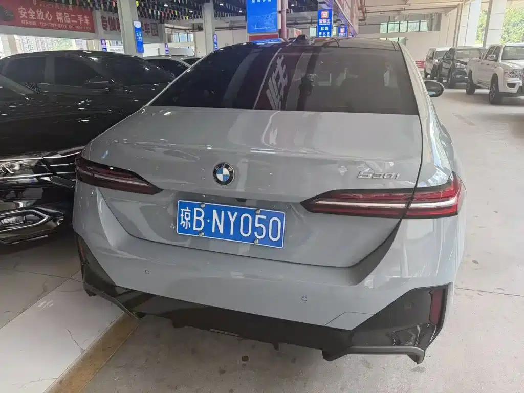 2024 BMW 5 Series Imported Model 530i Leading Edition M Sport Package — миниатюра 3