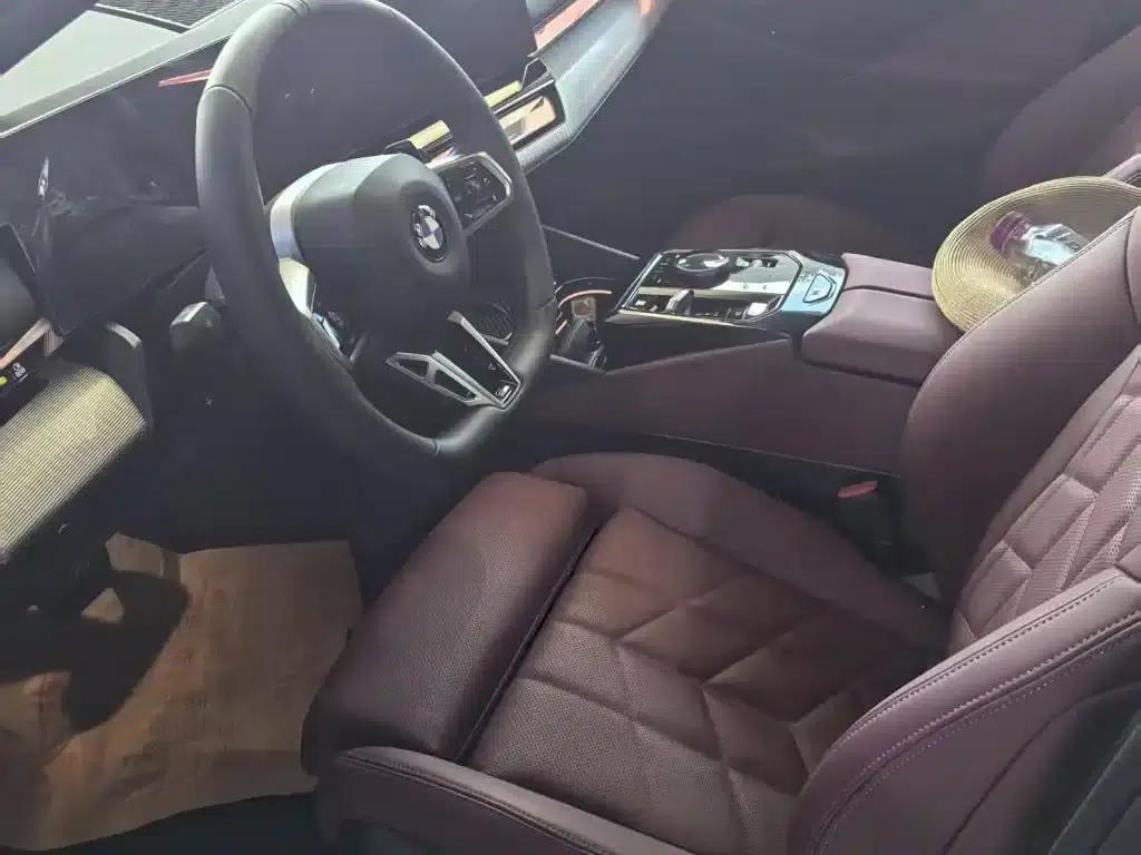 2024 BMW 5 Series Imported Model 530i Leading Edition M Sport Package — миниатюра 4