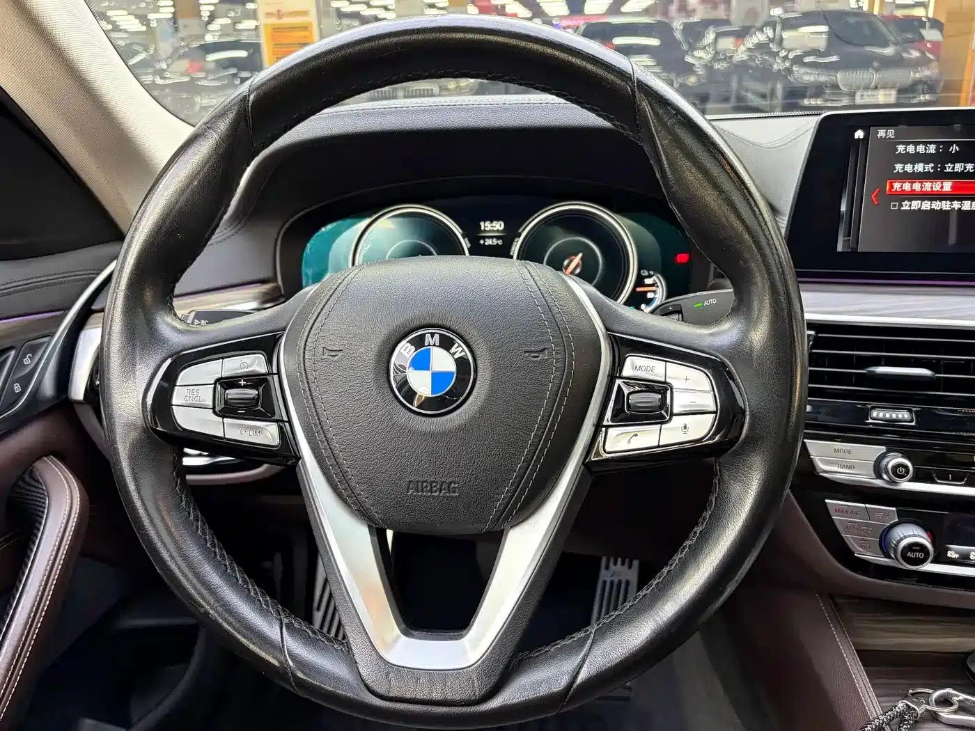 BMW 5 Series PHEV 2018 530Le Luxury Package — миниатюра 11