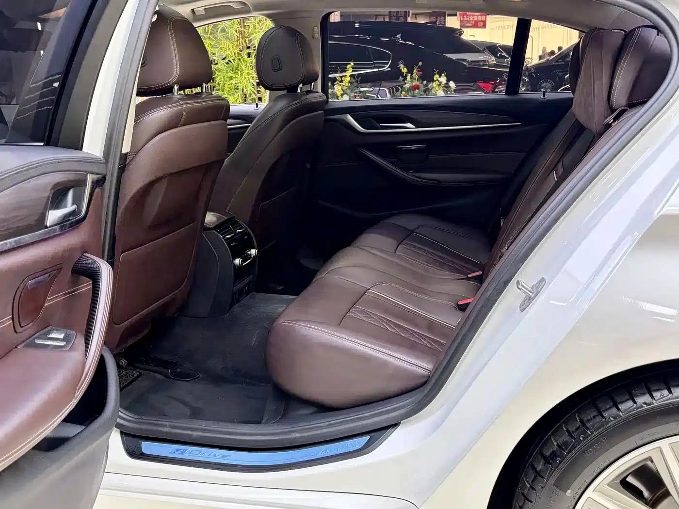 BMW 5 Series PHEV 2018 530Le Luxury Package — миниатюра 13