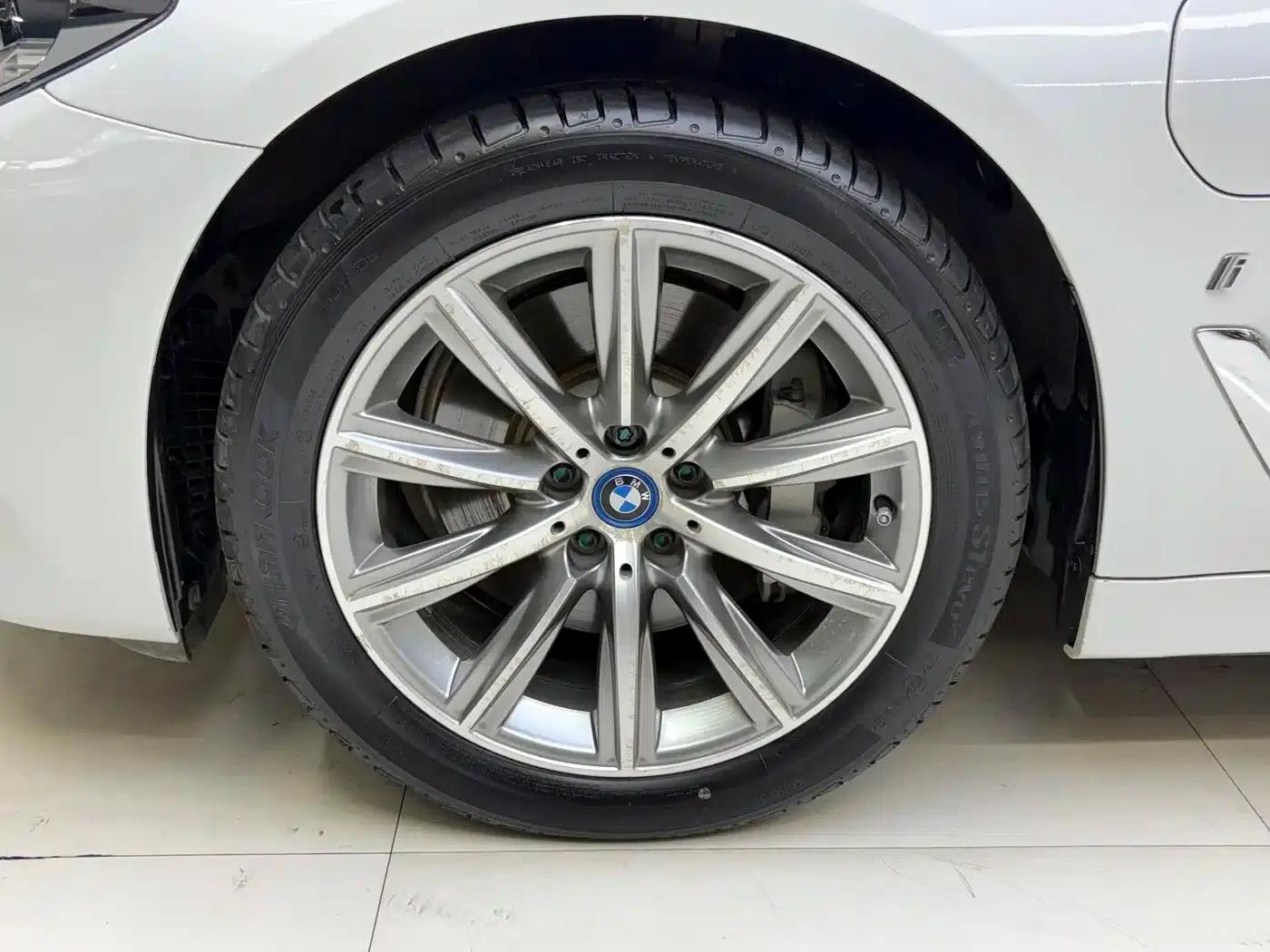 BMW 5 Series PHEV 2018 530Le Luxury Package — миниатюра 5