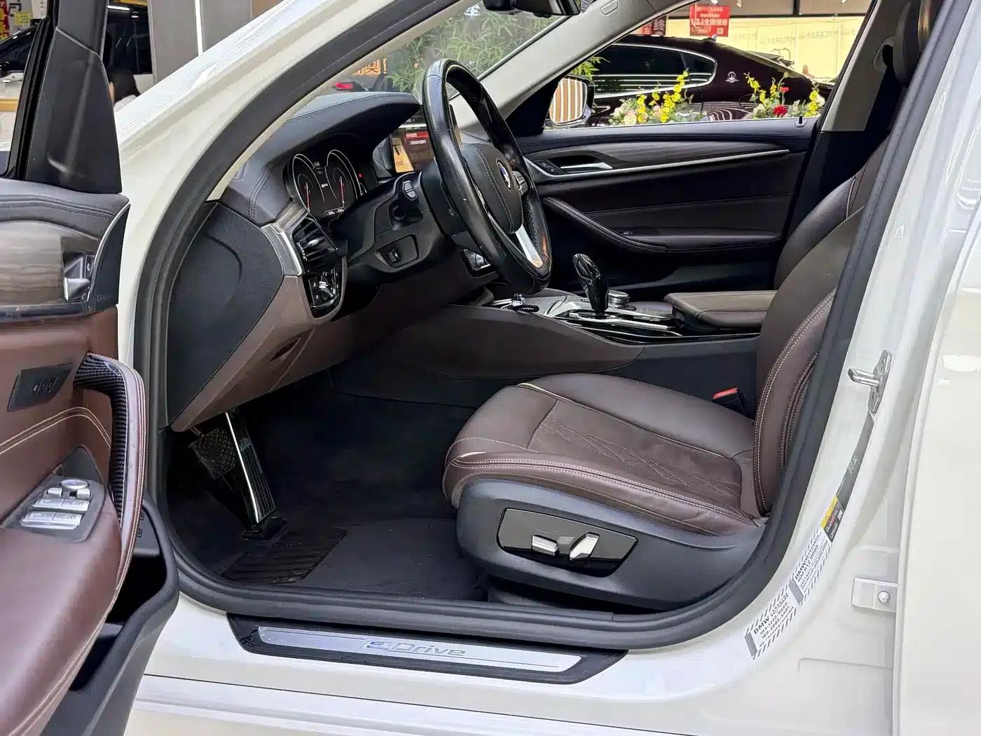 BMW 5 Series PHEV 2018 530Le Luxury Package — миниатюра 6