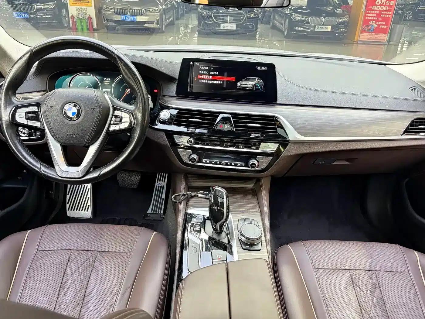 BMW 5 Series PHEV 2018 530Le Luxury Package — миниатюра 7