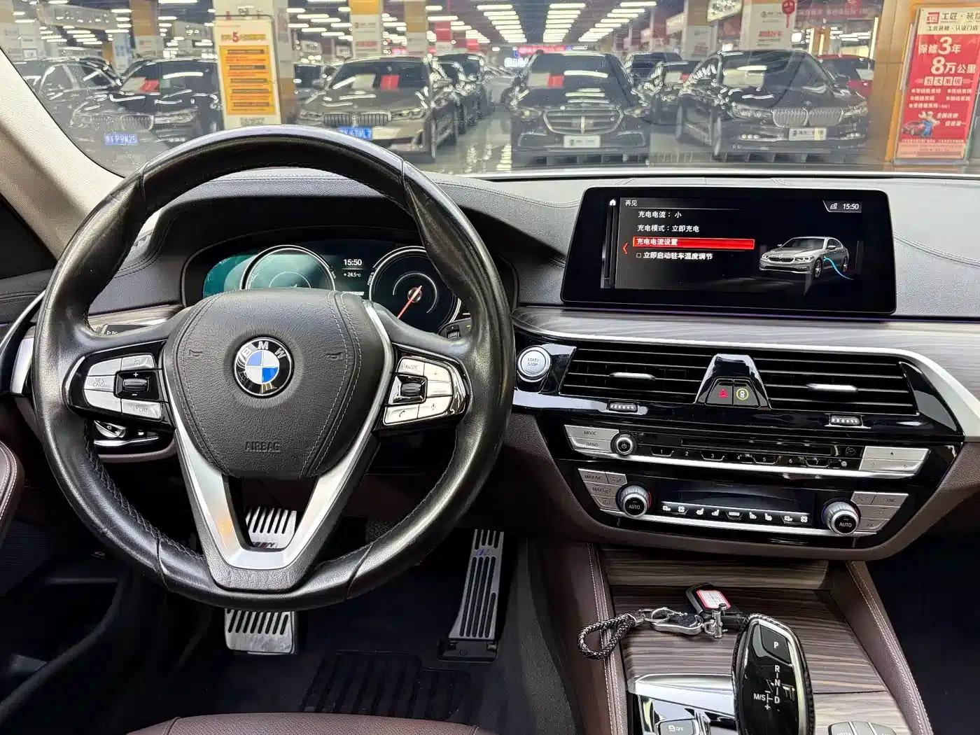 BMW 5 Series PHEV 2018 530Le Luxury Package — миниатюра 8