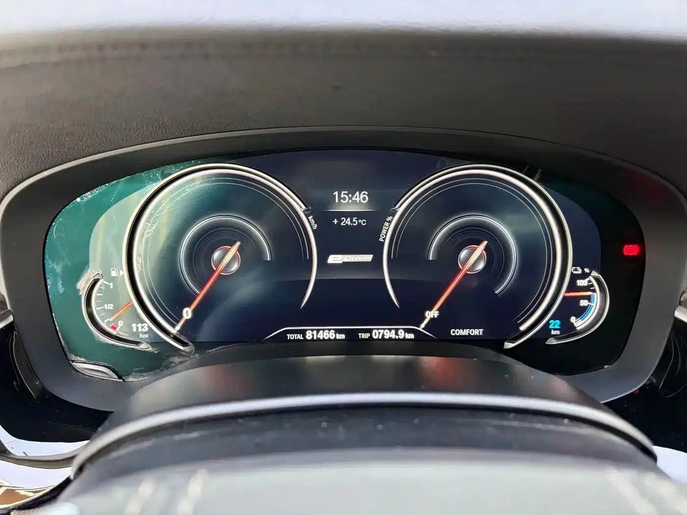 BMW 5 Series PHEV 2018 530Le Luxury Package — миниатюра 9