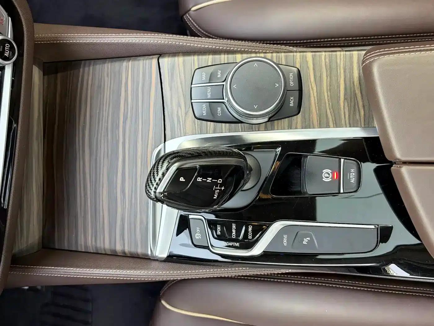 BMW 5 Series PHEV 2018 530Le Luxury Package — миниатюра 10
