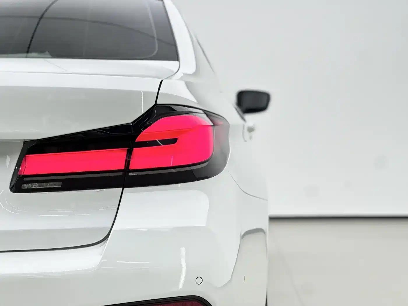 BMW 5 Series PHEV 2022 535Le M Sport Package — миниатюра 13
