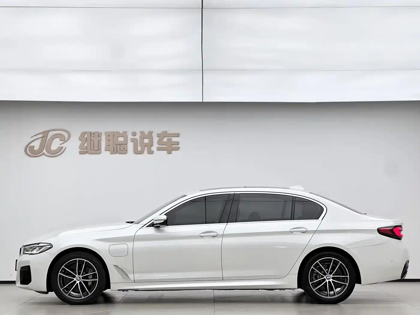 BMW 5 Series PHEV 2022 535Le M Sport Package — миниатюра 17