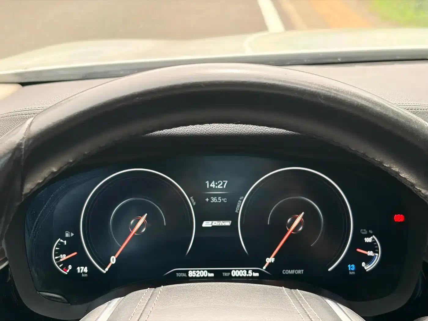 BMW 5 Series PHEV 2019 530Le Luxury Package — миниатюра 7