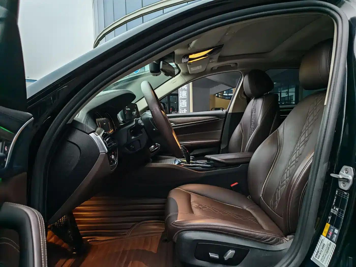 BMW 5 Series PHEV 2018 530Le Luxury Package — миниатюра 4