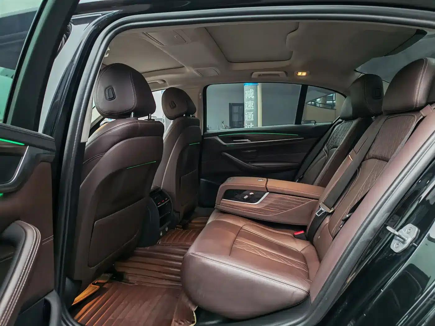 BMW 5 Series PHEV 2018 530Le Luxury Package — миниатюра 5
