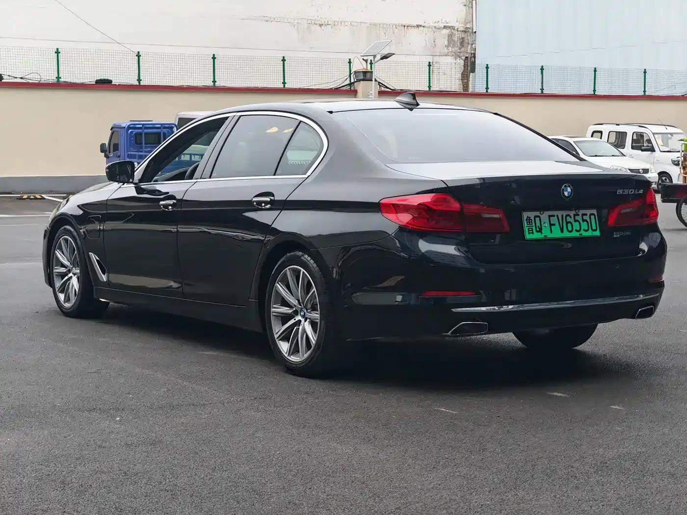 BMW 5 Series PHEV 2018 530Le Luxury Package — миниатюра 7