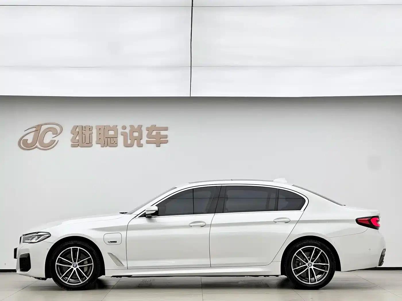 BMW 5 Series PHEV 2022 Facelift 535Le M Sport Package — миниатюра 15