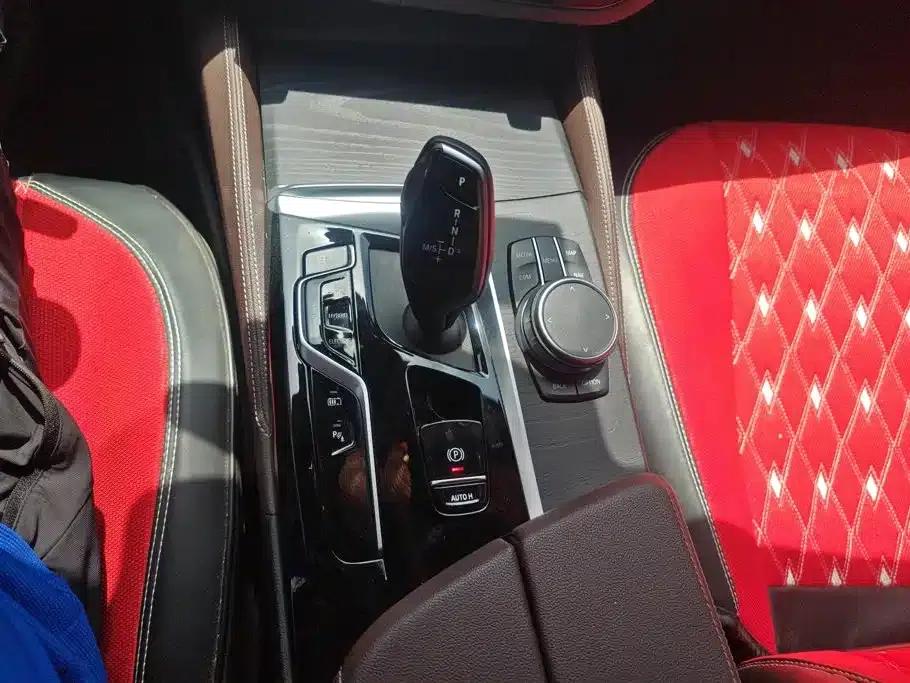 BMW 5 Series PHEV 2022 Facelift 535Le M Sport Package — миниатюра 16