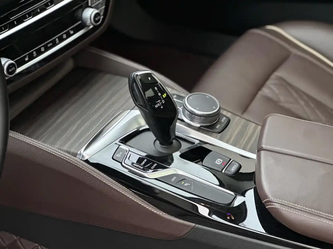 BMW 5 Series PHEV 2019 Facelift 530Le Luxury Package — миниатюра 11