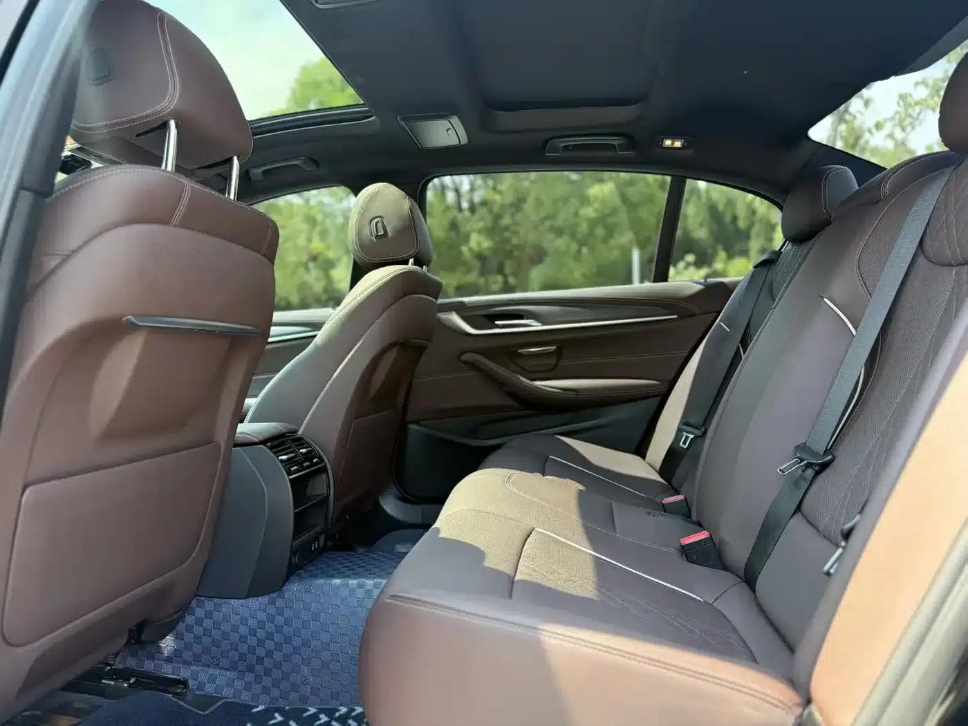 BMW 5 Series PHEV 2022 535Le M Sport Package — миниатюра 6