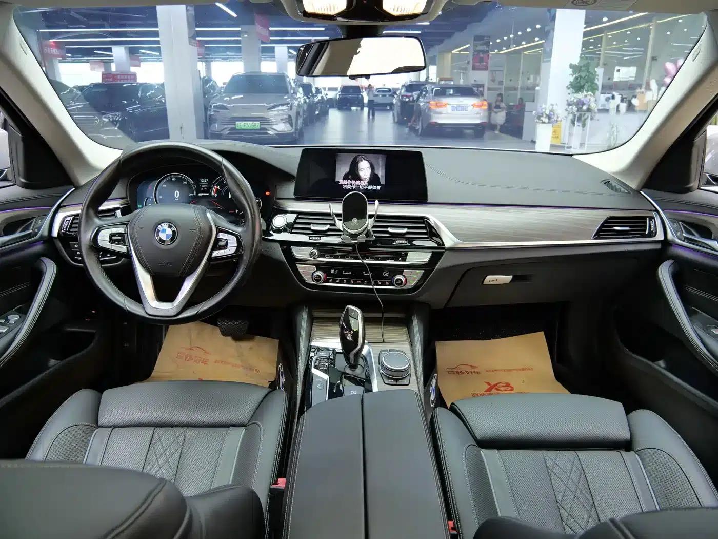 BMW 5 Series PHEV 2019 530Le Luxury Package — миниатюра 16