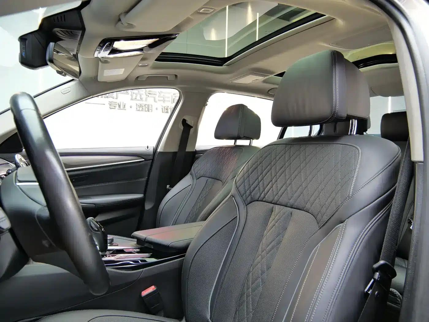 BMW 5 Series PHEV 2019 530Le Luxury Package — миниатюра 8