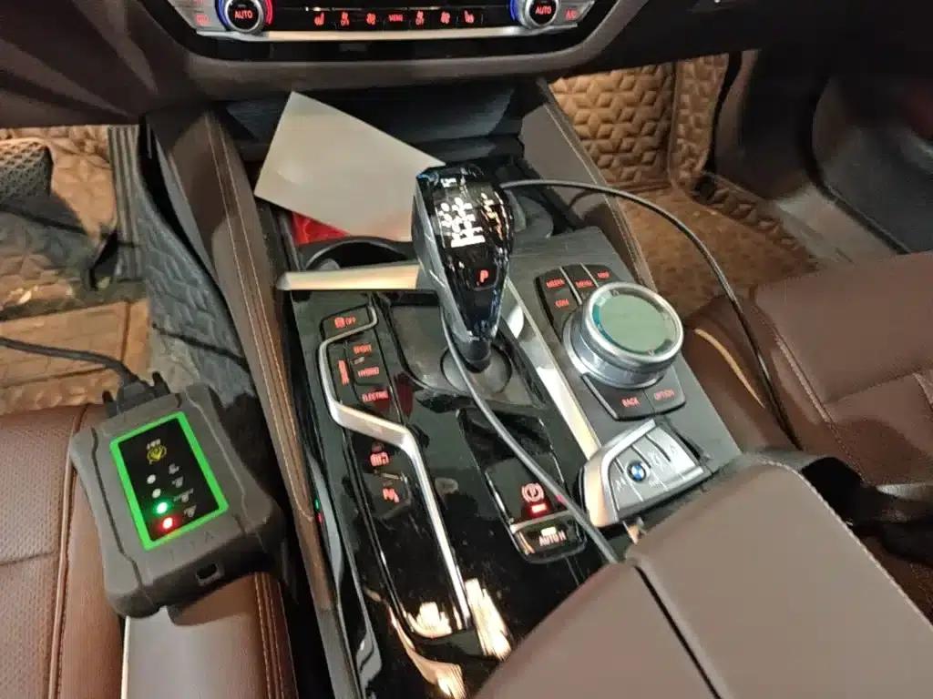 BMW 5 Series PHEV 2022 535Le M Sport Package — миниатюра 14