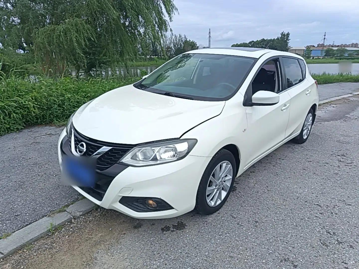 Nissan Tiida 2016 1.6L Manual Cool Edition — миниатюра 1