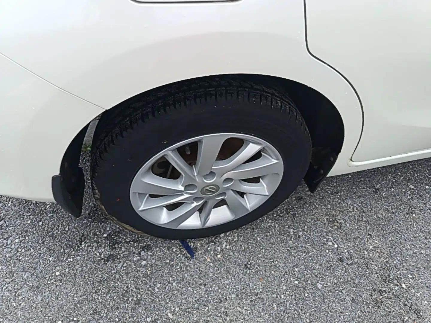 Nissan Tiida 2016 1.6L Manual Cool Edition — миниатюра 11