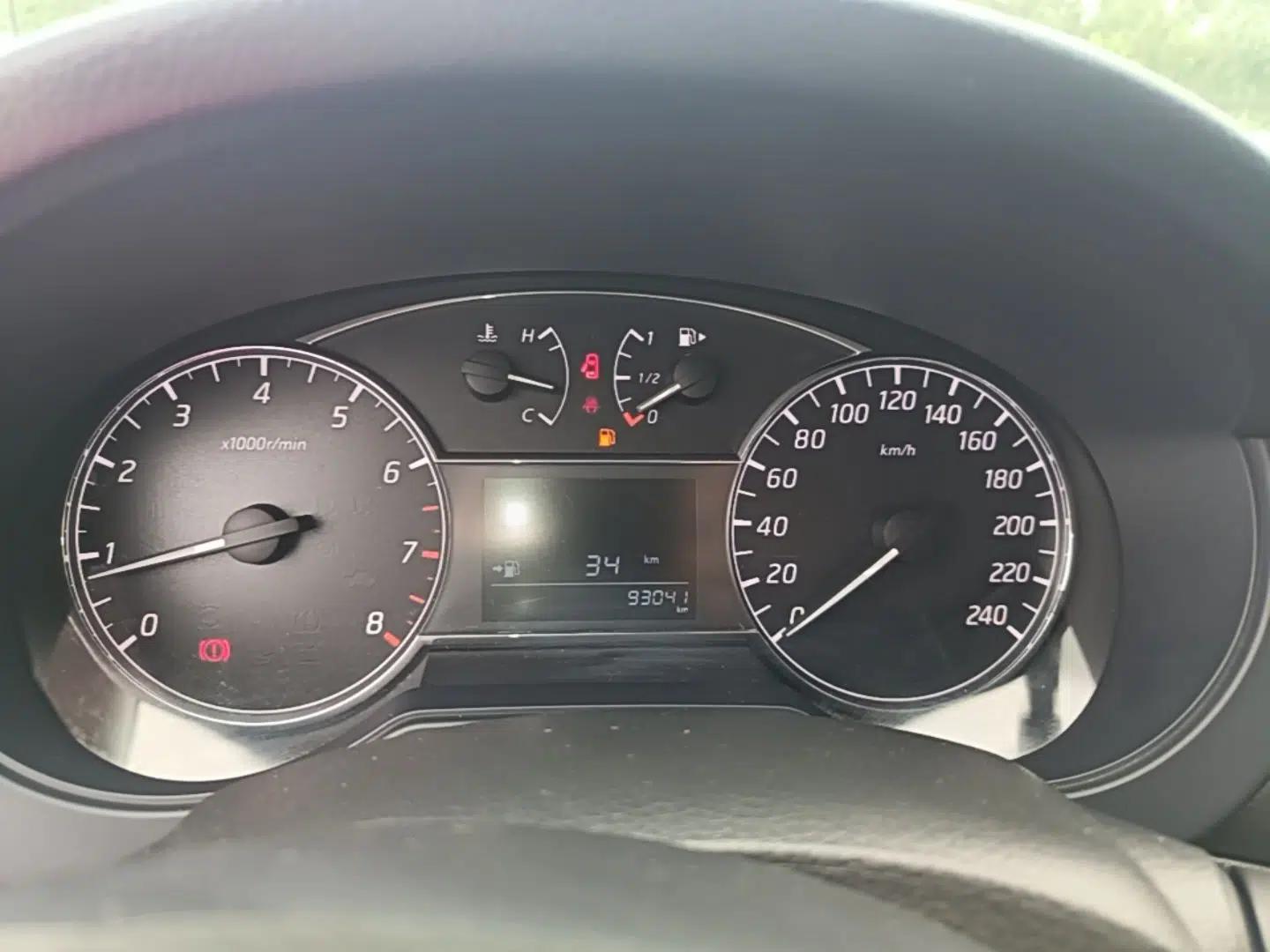 Nissan Tiida 2016 1.6L Manual Cool Edition — миниатюра 14