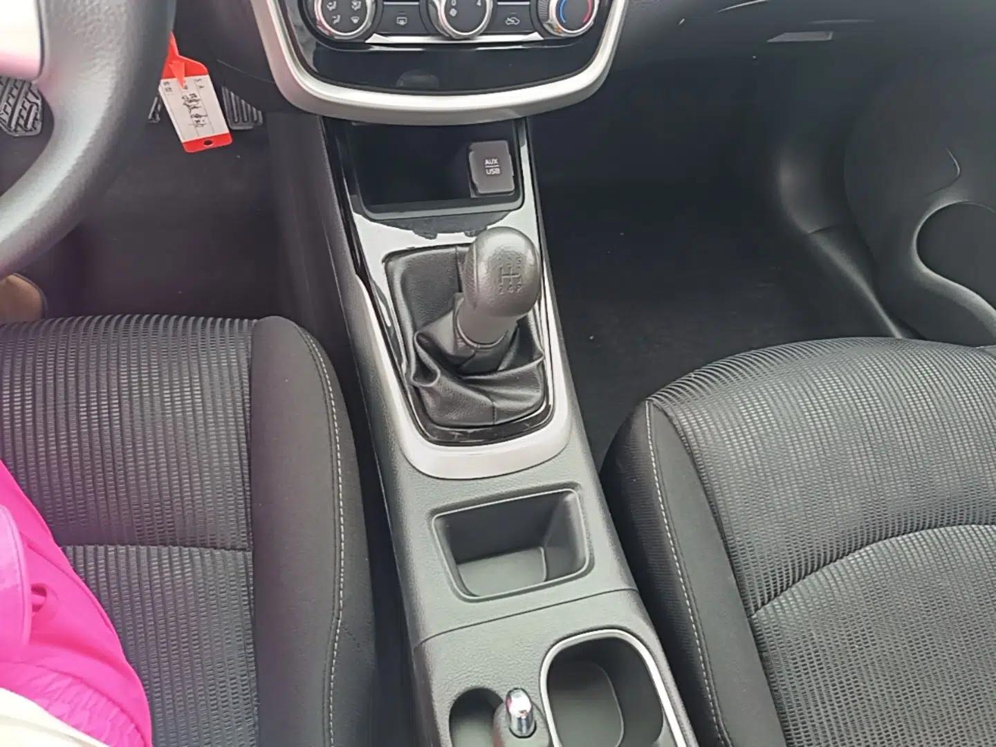 Nissan Tiida 2016 1.6L Manual Cool Edition — миниатюра 16