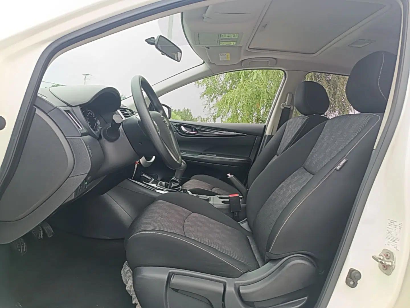 Nissan Tiida 2016 1.6L Manual Cool Edition — миниатюра 17