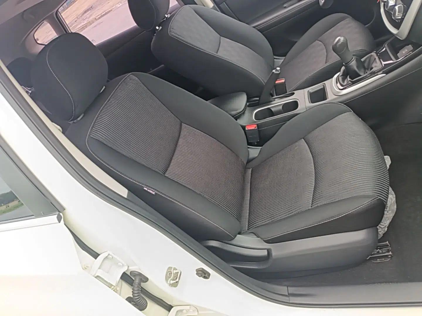 Nissan Tiida 2016 1.6L Manual Cool Edition — миниатюра 19