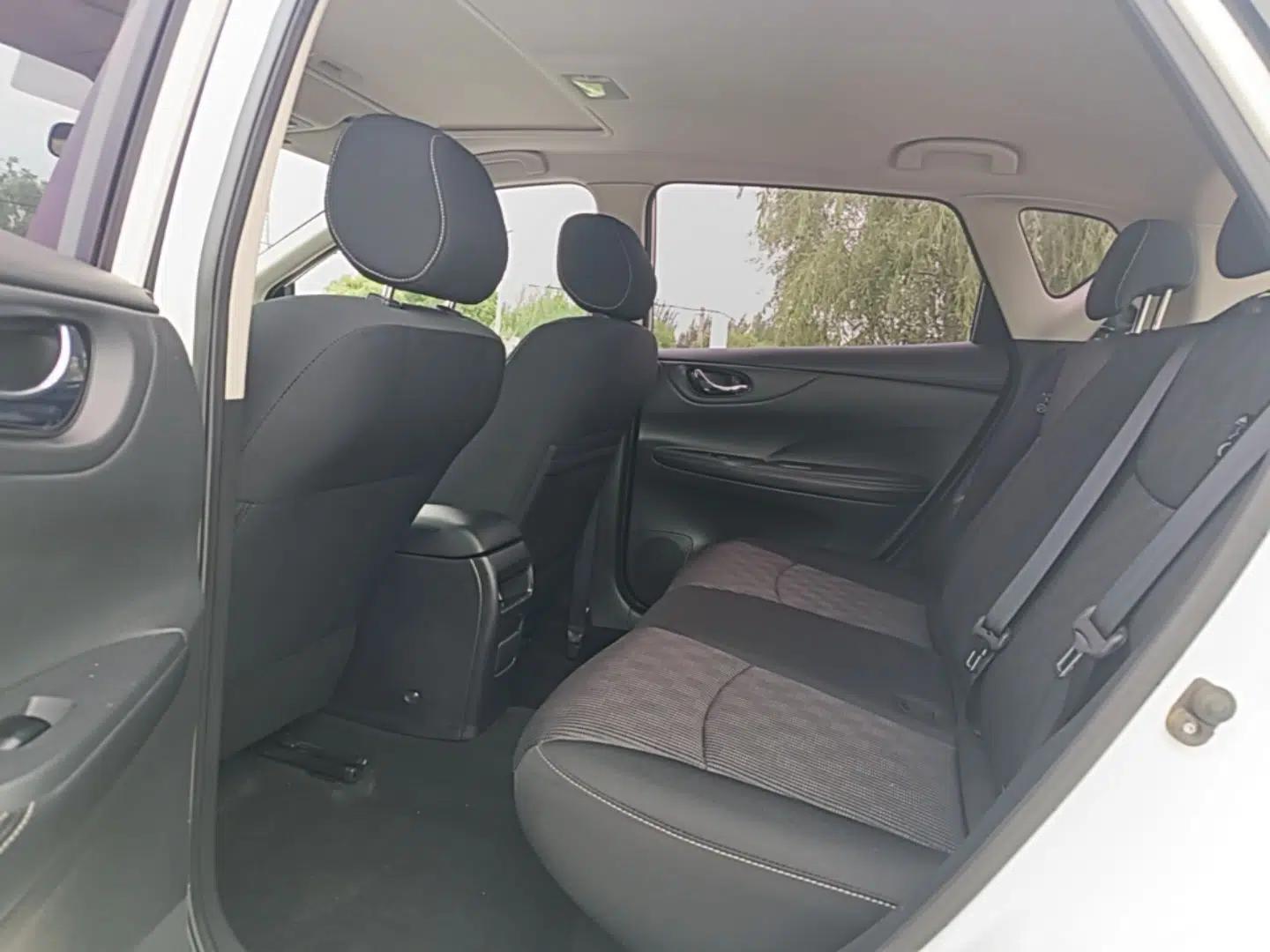 Nissan Tiida 2016 1.6L Manual Cool Edition — миниатюра 20