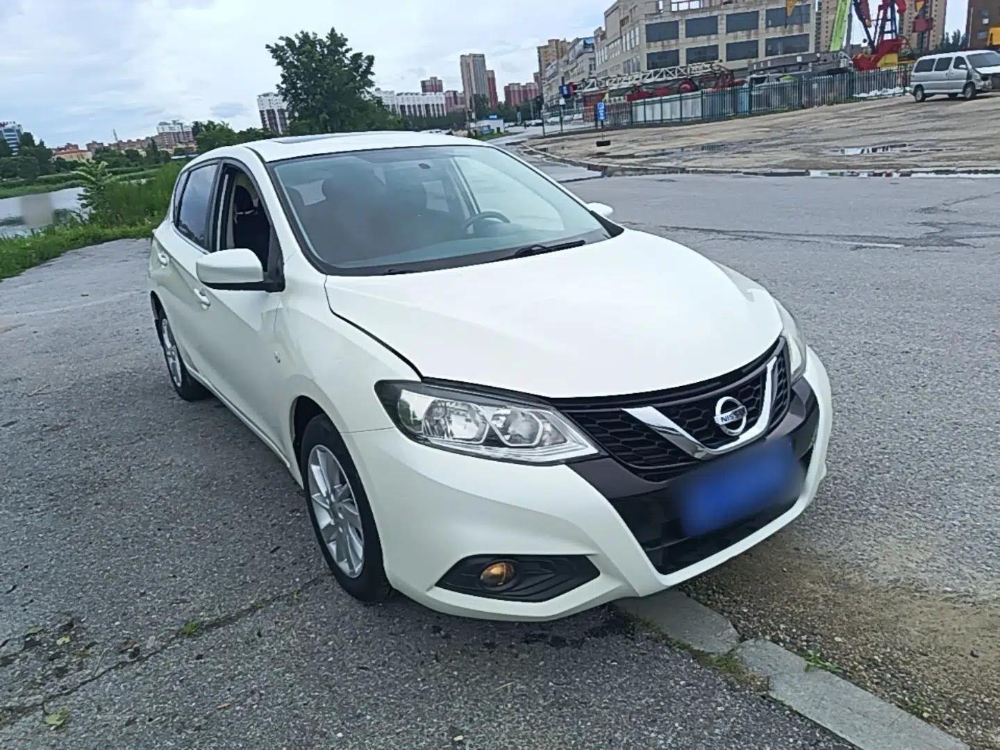 Nissan Tiida 2016 1.6L Manual Cool Edition — миниатюра 3