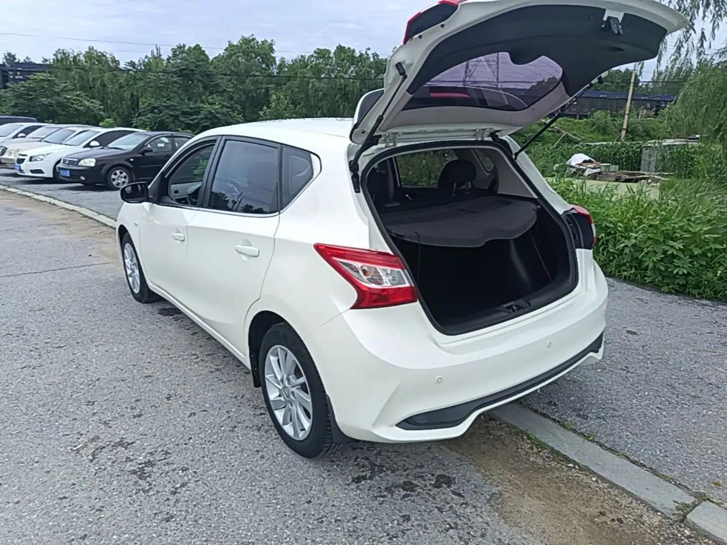 Nissan Tiida 2016 1.6L Manual Cool Edition — миниатюра 4