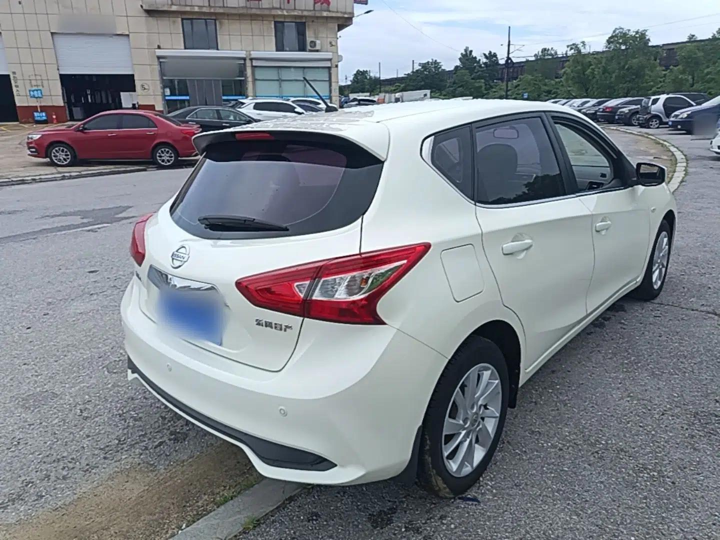 Nissan Tiida 2016 1.6L Manual Cool Edition — миниатюра 6