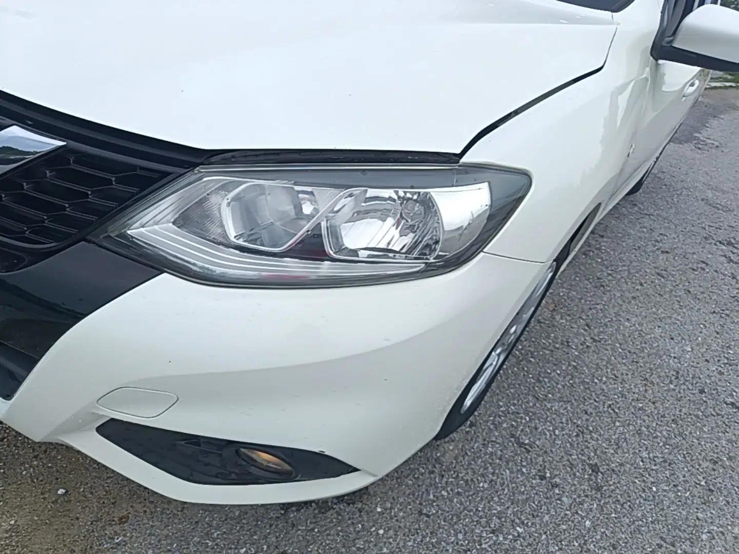 Nissan Tiida 2016 1.6L Manual Cool Edition — миниатюра 8
